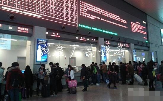 上海虹桥火车站站广告灯箱多少钱一个台列车候车室分布